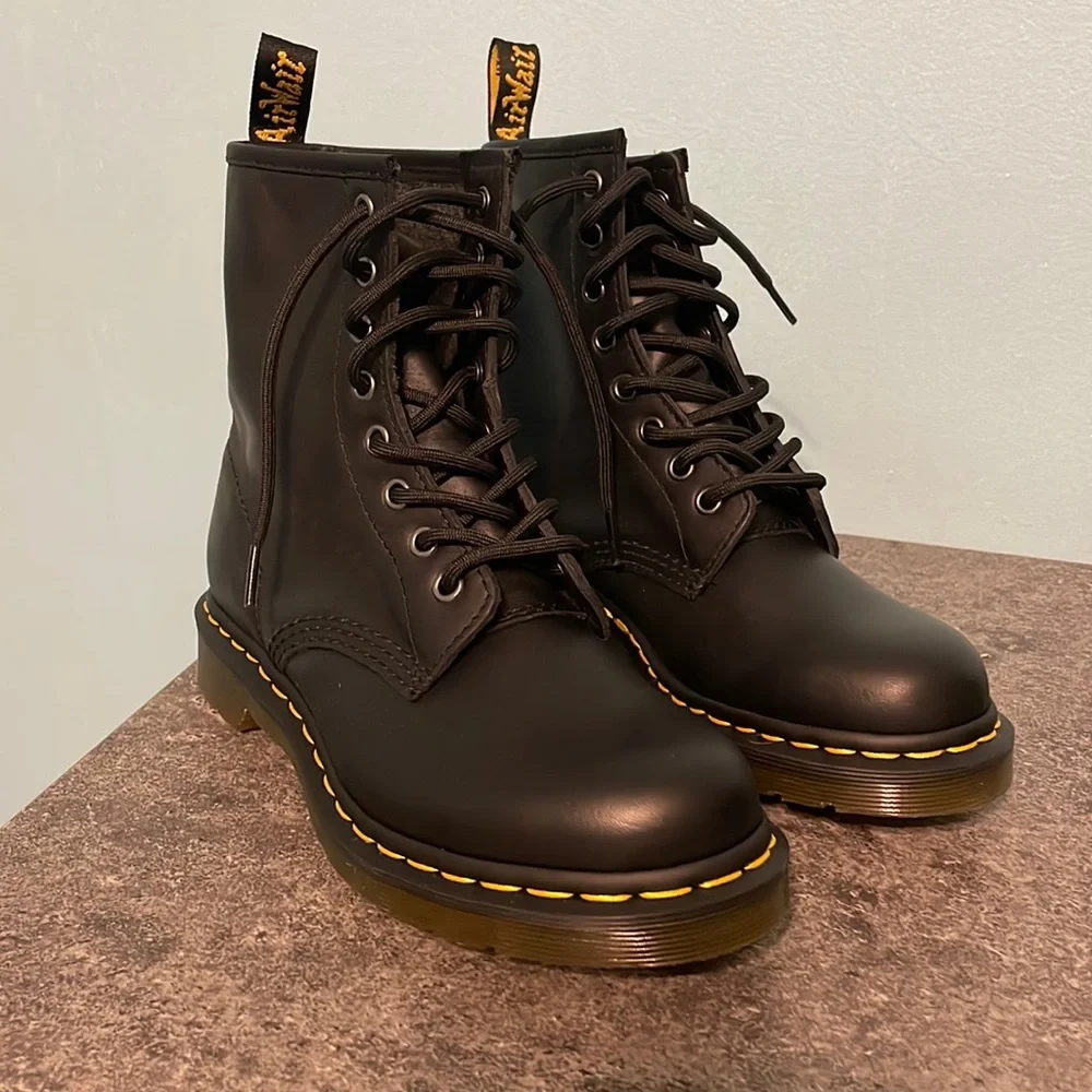 Dr. Martens Women’s 1460 W Black Nappa 8 Eye Boot - Picture 1 of 9